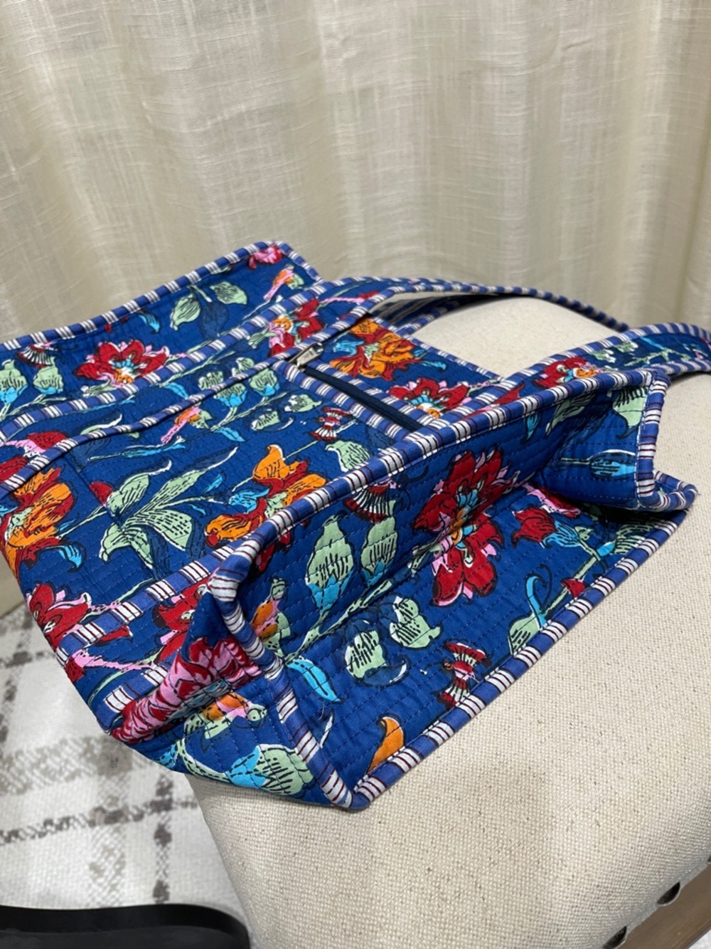 (New) Blue Floral Quilted Tote Bag - Women's Shoulder Bag - Picture 4 of 5